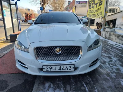 Jaguar XJ