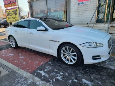 Jaguar XJ