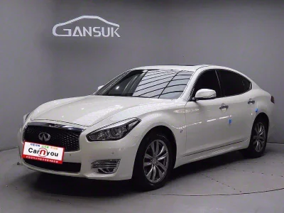 Infiniti Q70