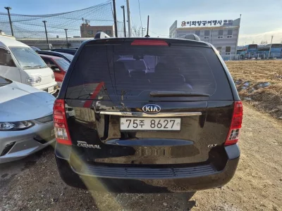 Kia Carnival