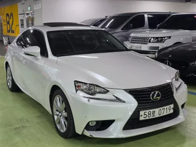 Lexus IS