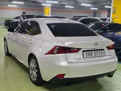 Lexus IS