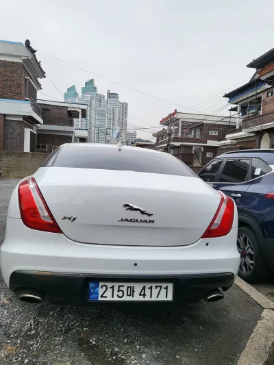 Jaguar XJ