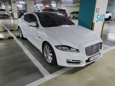 Jaguar XJ