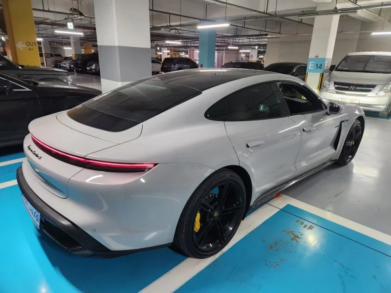 Porsche TAYCAN