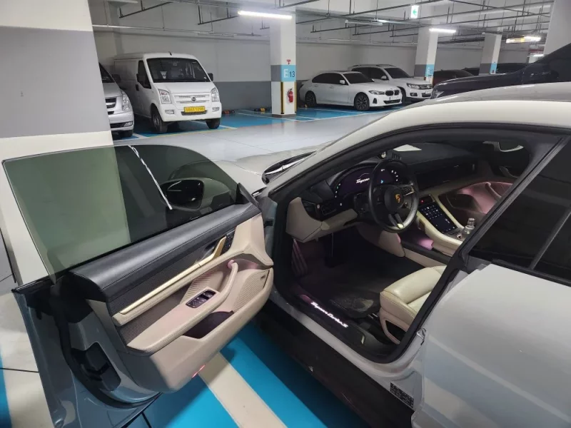 Porsche TAYCAN