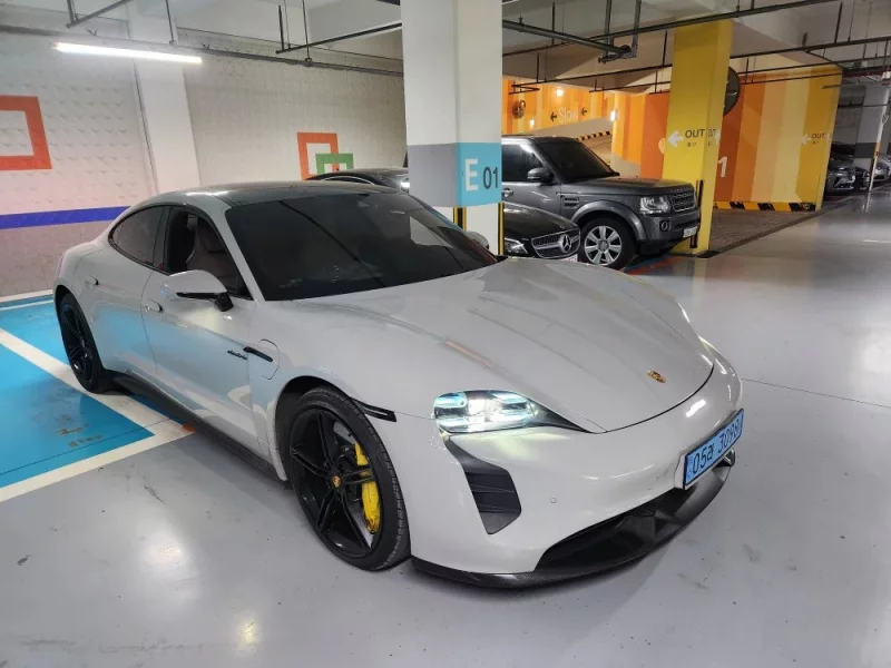 Porsche TAYCAN