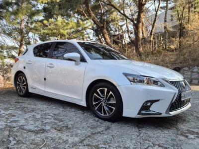 Lexus CT200h