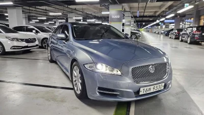 Jaguar XJ