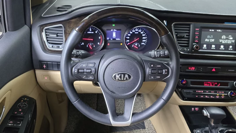 Kia Carnival