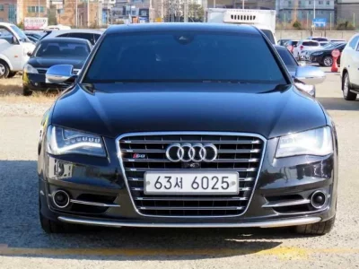 Audi S8