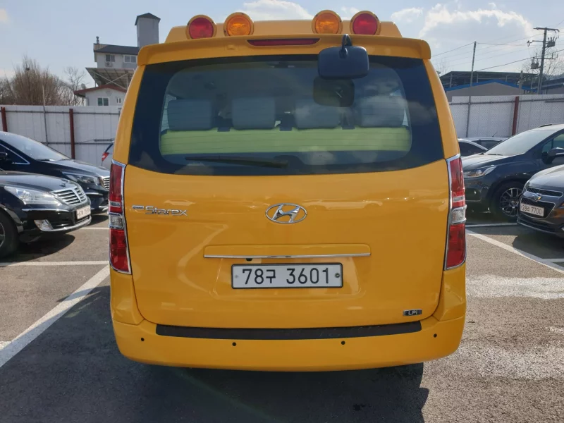 Hyundai Starex
