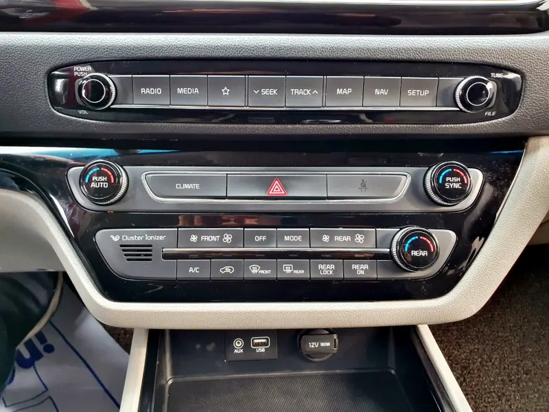 Kia Carnival