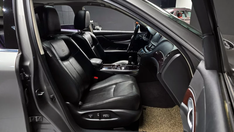 Infiniti M37