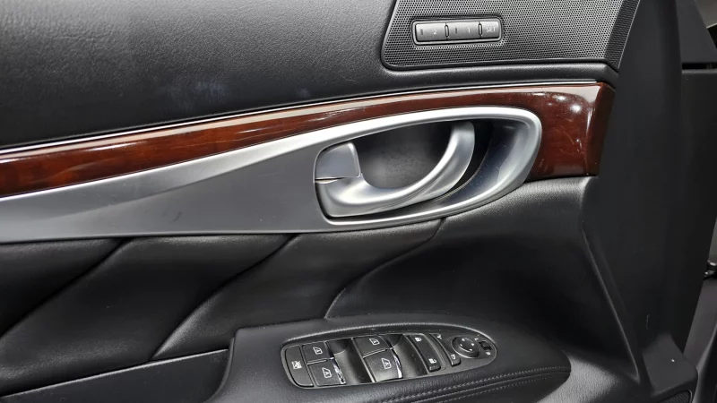 Infiniti M37