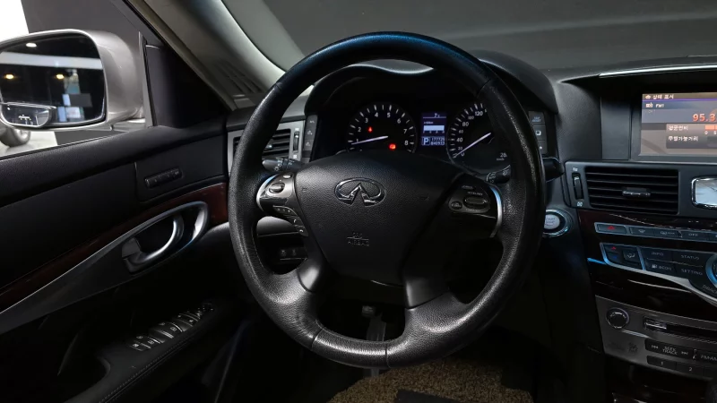 Infiniti M37