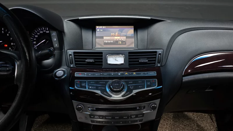 Infiniti M37