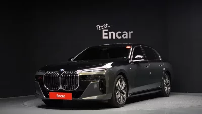 BMW i7