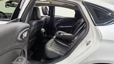 Chrysler 200
