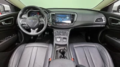 Chrysler 200