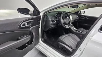 Chrysler 200