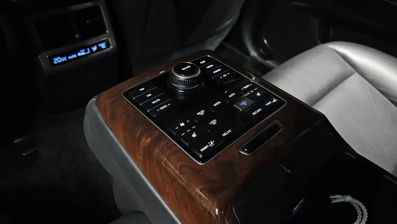 Hyundai Equus