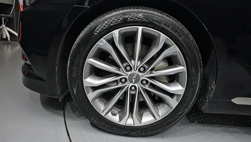 Hyundai Genesis