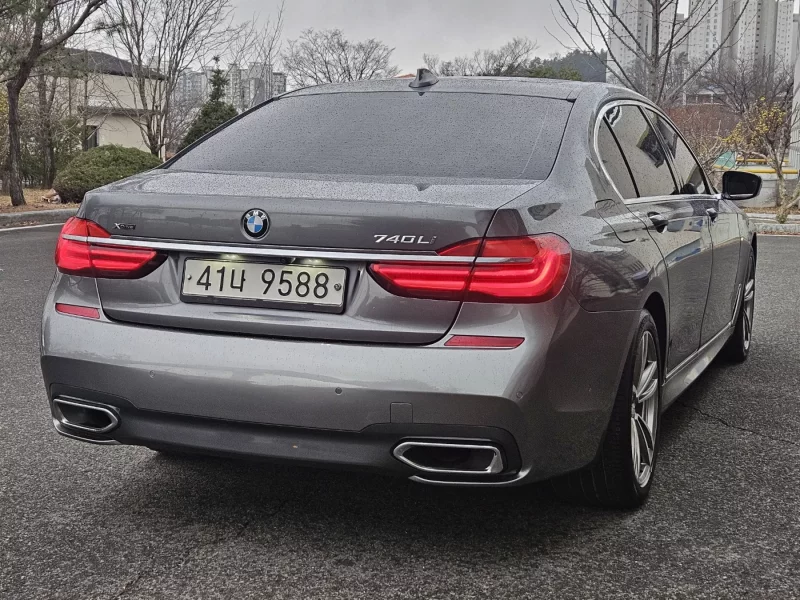 BMW 7-Series