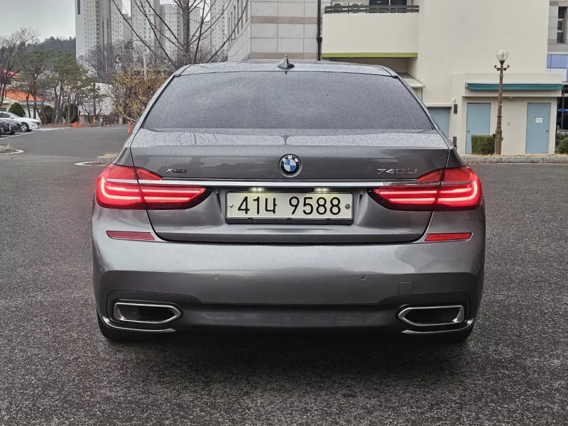 BMW 7-Series