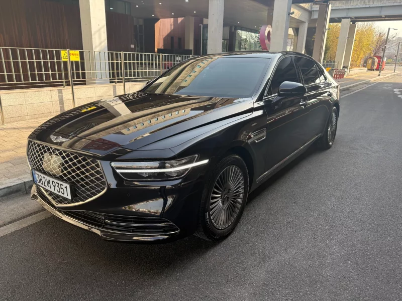Genesis G90