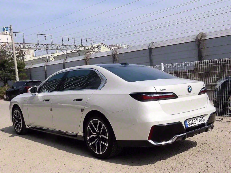 BMW 7-Series