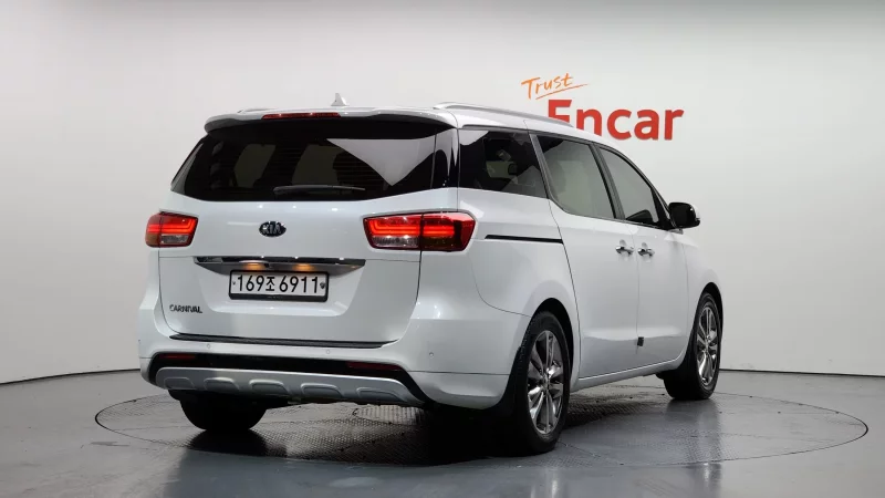 Kia Carnival