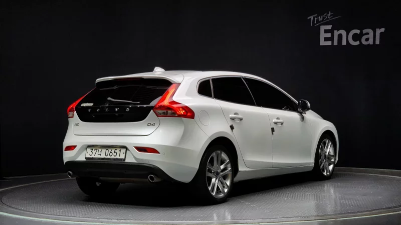 Volvo V40