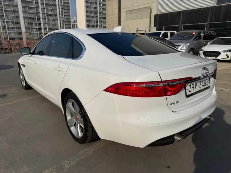 Jaguar XF