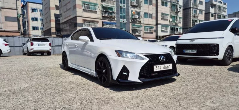 Lexus IS