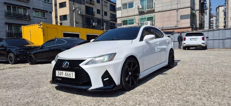 Lexus IS