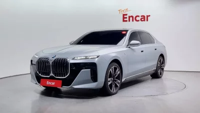BMW i7