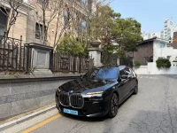 BMW i7