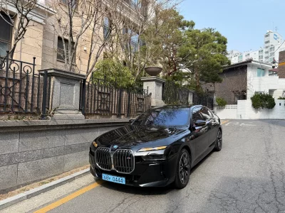 BMW i7