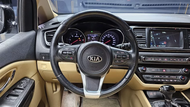 Kia Carnival
