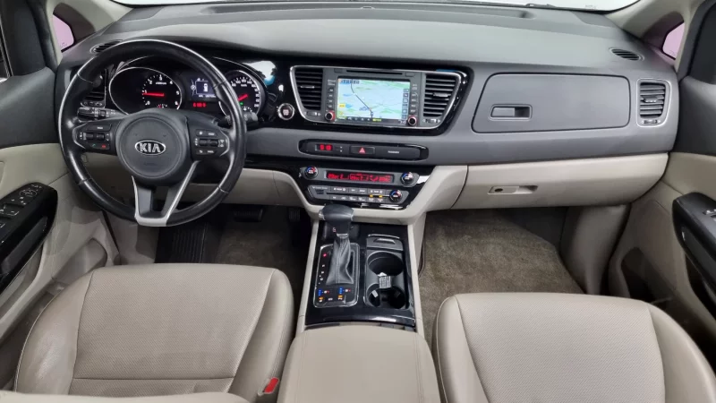 Kia Carnival