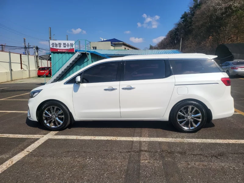 Kia Carnival