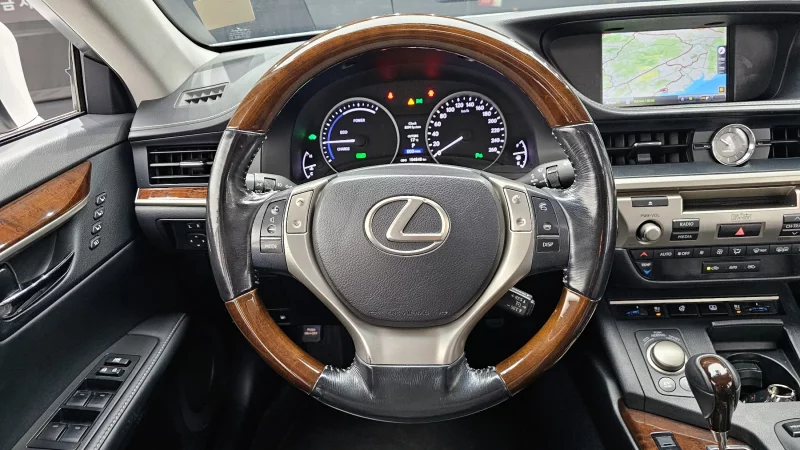 Lexus ES