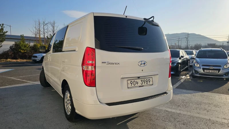 Hyundai Starex