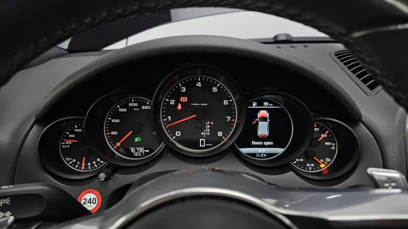 Porsche CAYENNE