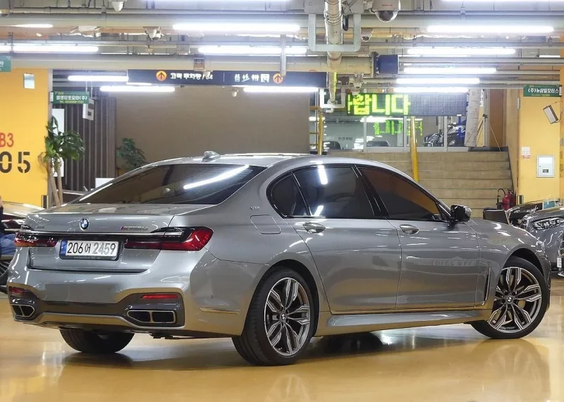 BMW 7-Series
