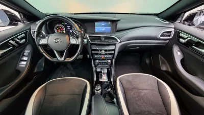 Infiniti Q30