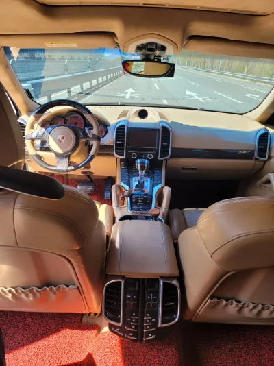 Porsche CAYENNE