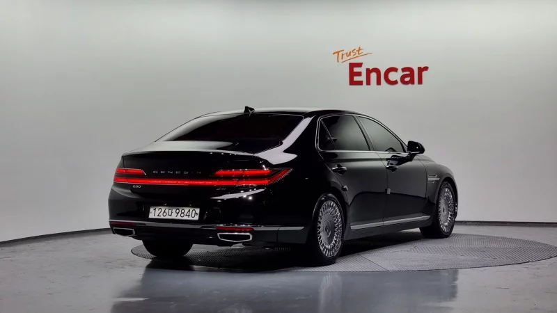 Genesis G90