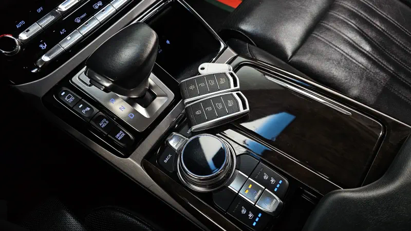 Genesis EQ900